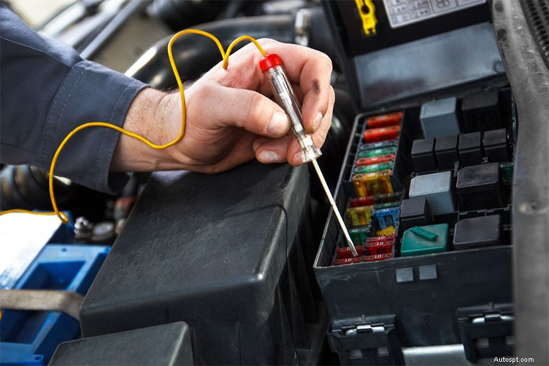 7 Electrical Warning Signs to Watch for in Your Car or Truck