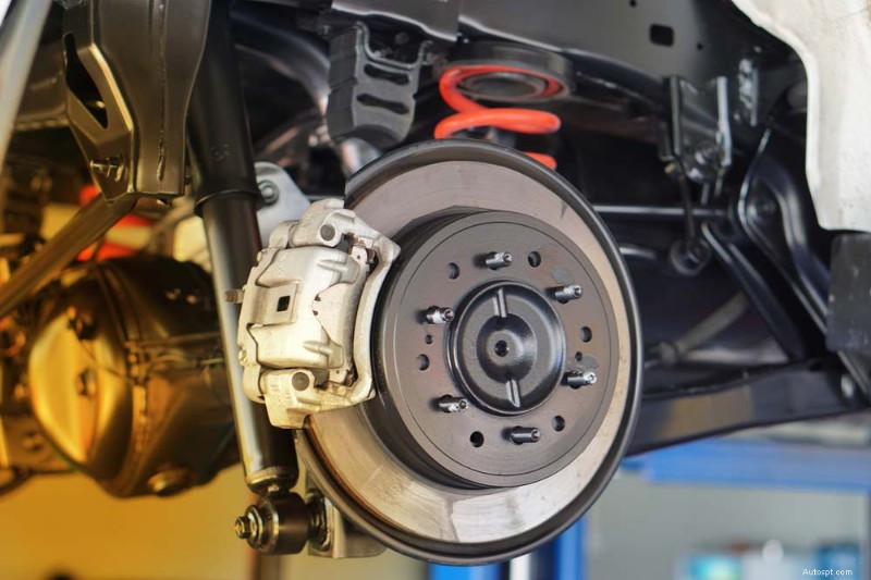 6 Signs that You Need Your Brakes Checked