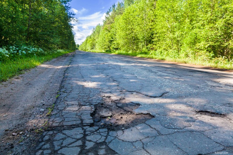 I’ve Hit a Huge Pothole! What Kind of Auto Repair Should I Expect to Need?