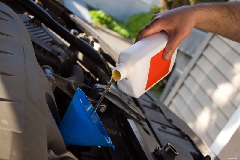The Difference Between Synthetic and Conventional Oil