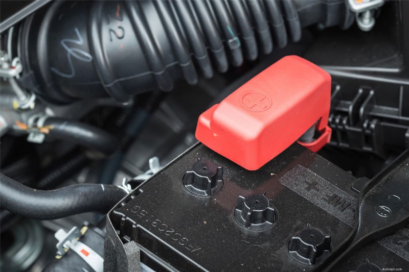 4 telltale signs your vehicle battery might be dying