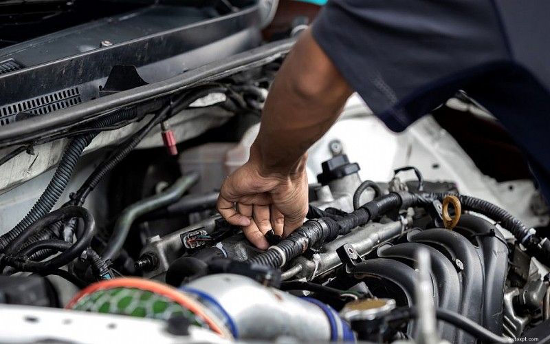 How to Detect Car Vacuum Leaks