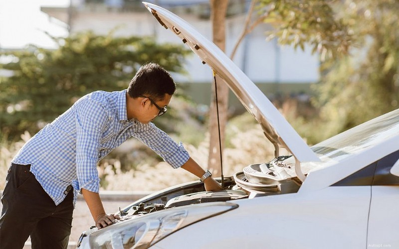 How to Detect Car Vacuum Leaks