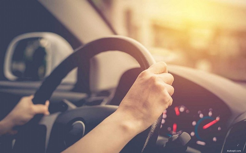 How to Unlock a Locked Steering Wheel