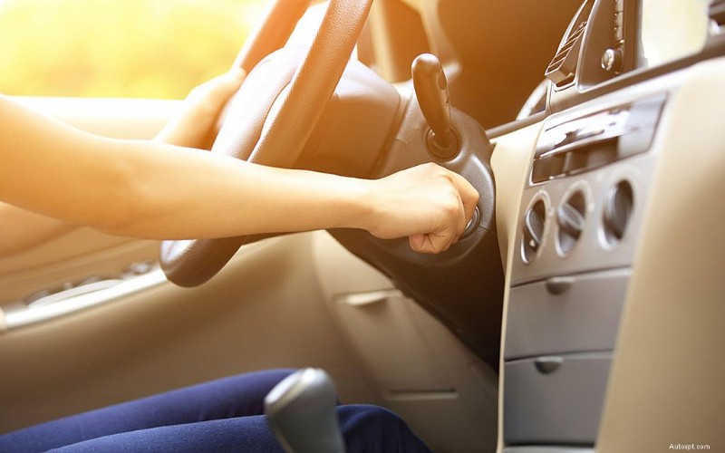 How to Unlock a Locked Steering Wheel