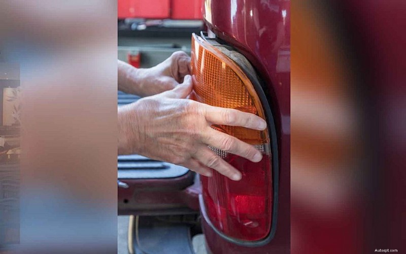 How to Replace Your Car’s Tail Lights