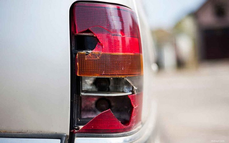 How to Replace Your Car’s Tail Lights