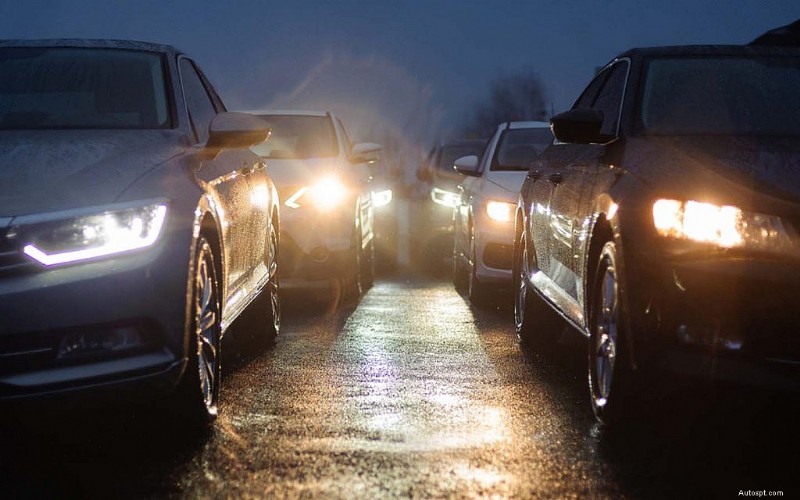 Why Car Lights Are Important in the UAE