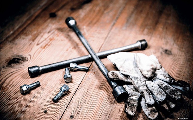 Tools Needed to Change a Tyre