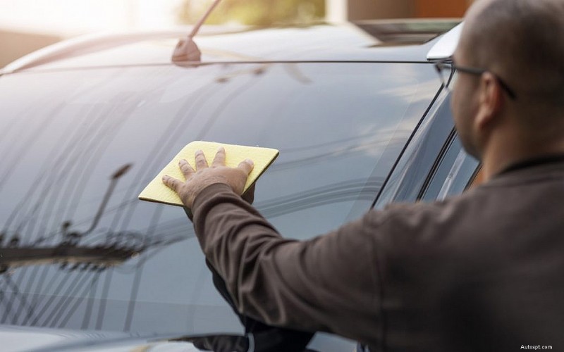 How to Remove Scratches from Car Windows