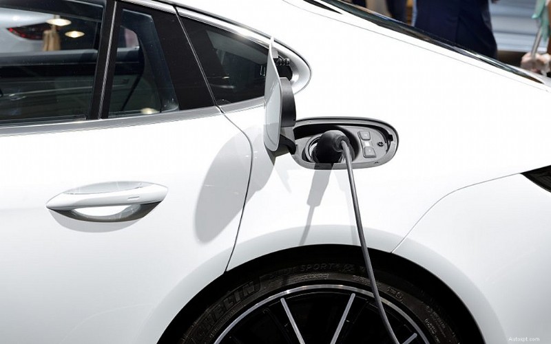 Essential Tips for Electric Car Maintenance