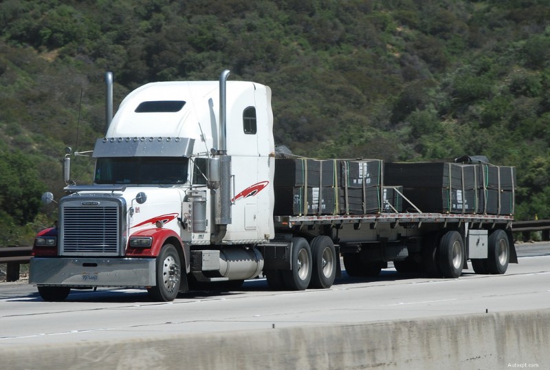 How To Stay Safe When Your Big Rig Breaks Down