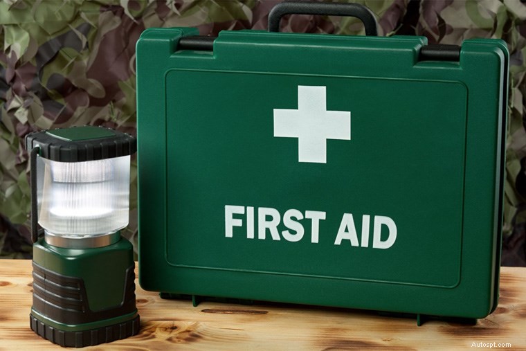 Uncommon Vehicle Emergency Supplies You Shouldn’t Travel Without