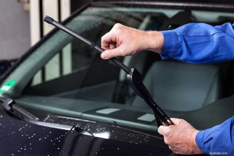 Here’s How to Replace Windshield Wipers and Fluid