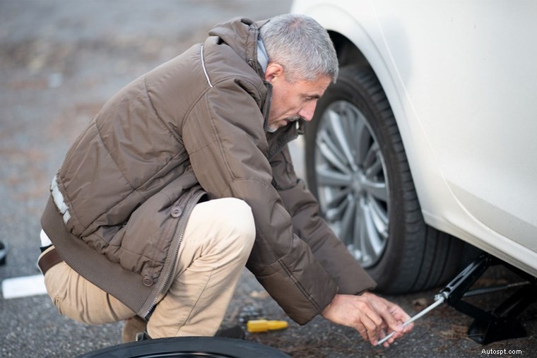 Flat Tire? Here’s How to Change It