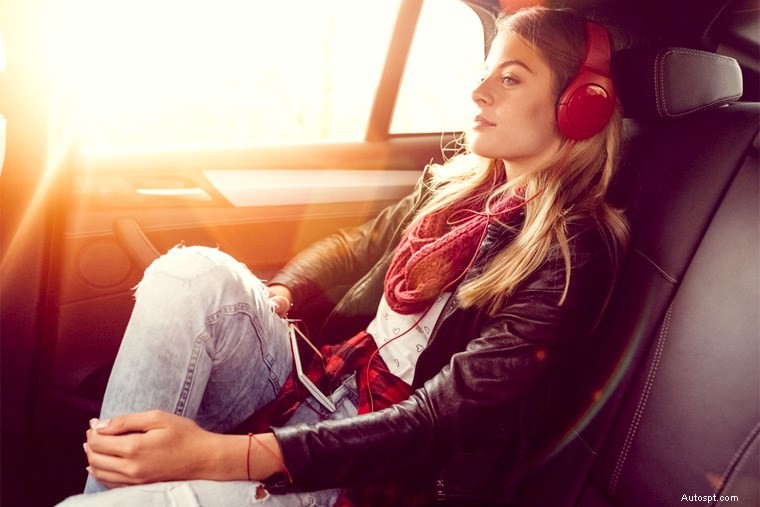 5 Binge-Worthy Road Trip Podcasts