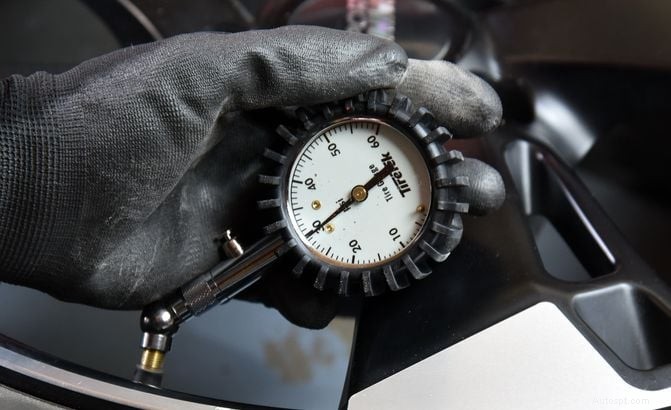 The Best Tire Pressure Gauges to Keep Your Tires Happy