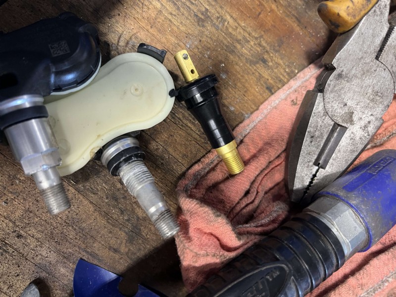 Direct vs Indirect TPMS: How to Identify the System in Your Vehicle