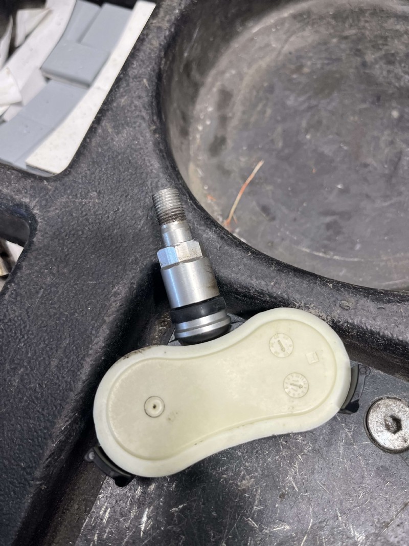 Direct vs Indirect TPMS: How to Identify the System in Your Vehicle