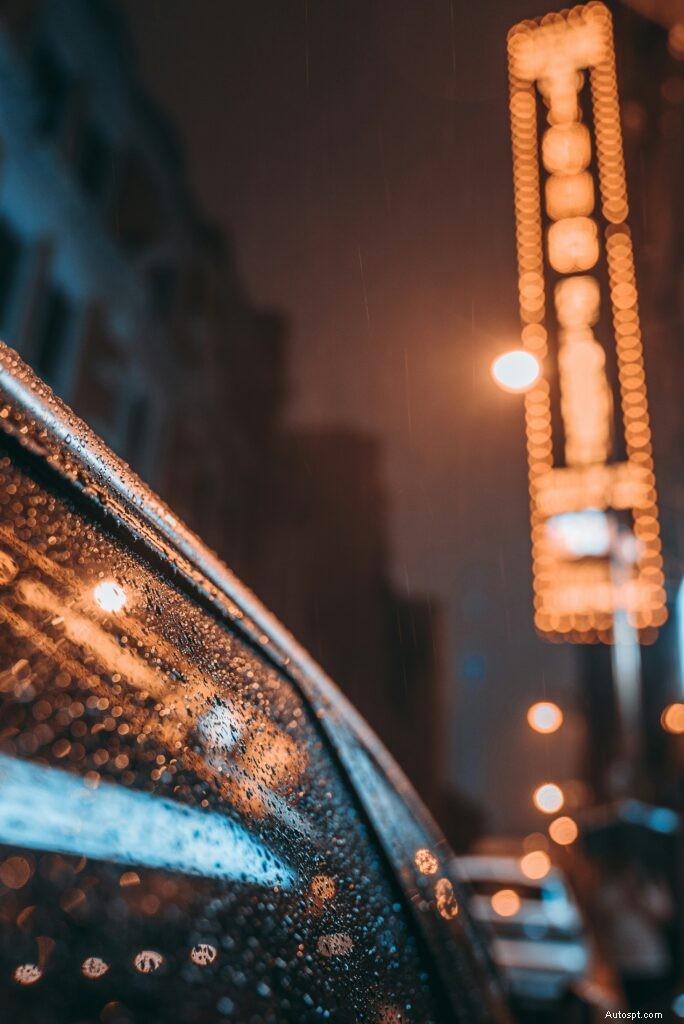 When to Replace a Scratched Car Window Instead of Repairing It – Expert Guide