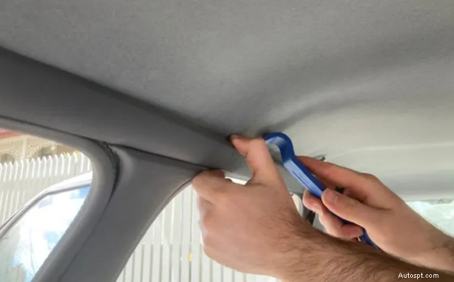 Protect Your Car’s Interior: Spotting and Repairing Headliner Wear and Tear