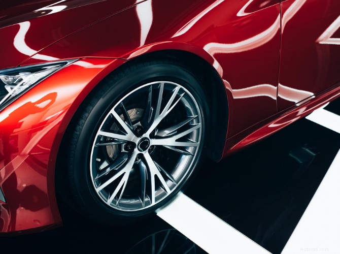 How to Safely Polish and Apply Ceramic Coating Over Paint Protection Film