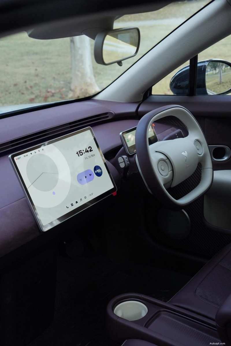 NIO’s Firefly Launches RHD Production, Expanding Global Reach