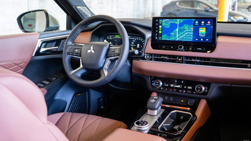 2026 Mitsubishi Outlander Review: Plush, Practical Three‑Row SUV for Urban Families
