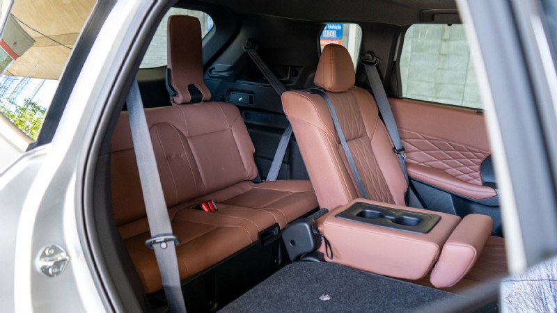 2026 Mitsubishi Outlander Review: Plush, Practical Three‑Row SUV for Urban Families