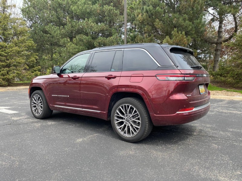 2026 Jeep Grand Cherokee Summit Review: Power, Comfort, and Off‑Road Performance