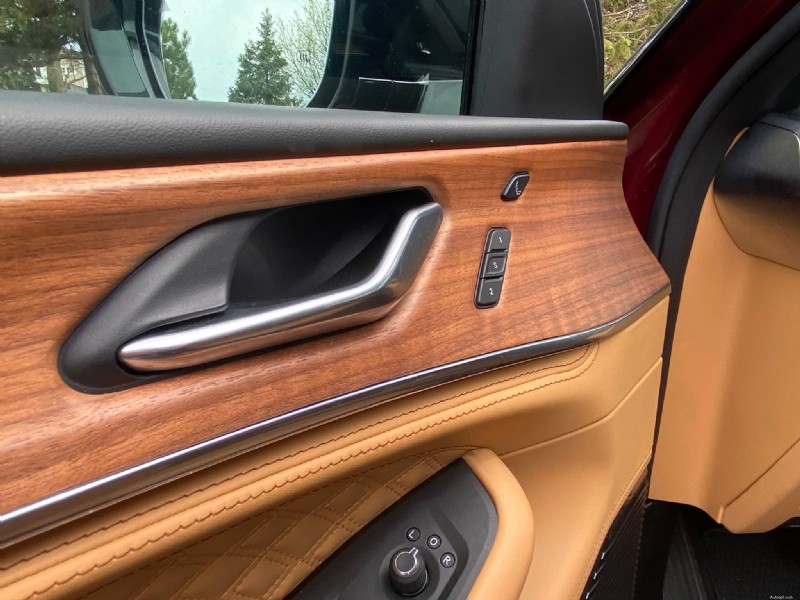 2026 Jeep Grand Cherokee Summit Review: Power, Comfort, and Off‑Road Performance