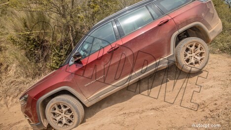 Explore the Jeep Meridian 2022 Limited Exterior – Premium Design & Rugged Performance