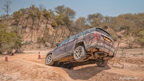 Explore the Jeep Meridian 2022 Limited Exterior – Premium Design & Rugged Performance