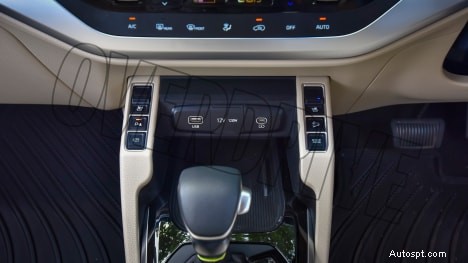 2022 Kia Carens Luxury Plus – 7‑Seater, 1.5L Engine, 6‑Speed Automatic Interior