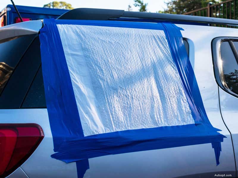 Why Plastic Coverings on Damaged Car Windows Are Unsafe