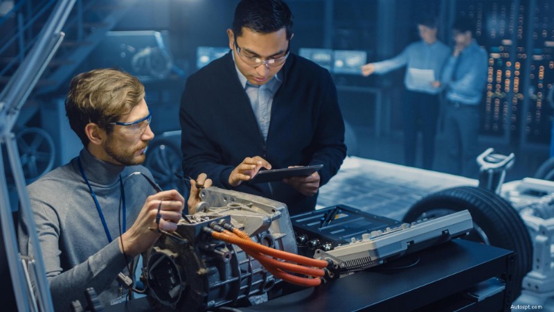 Maximizing Repair Precision: The Role of Computer Diagnostics in Vehicle Service