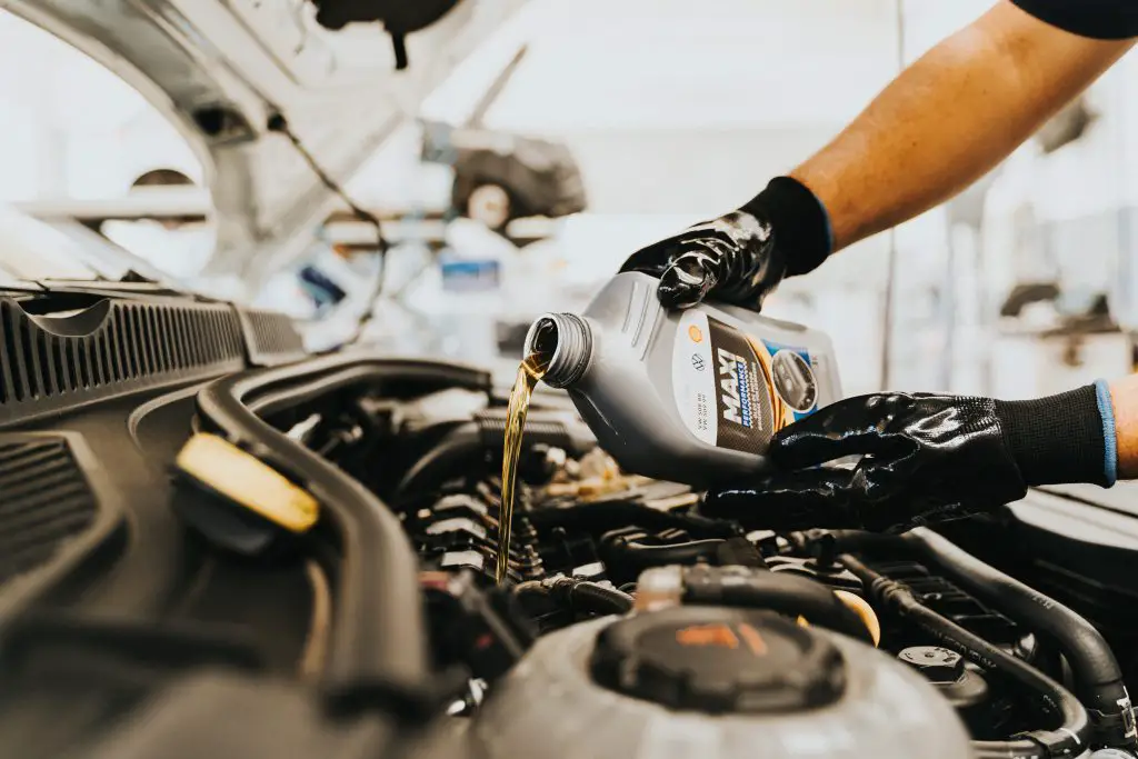 Using 10W-40 Oil Instead of 5W-30? Pros, Cons, and What to Consider