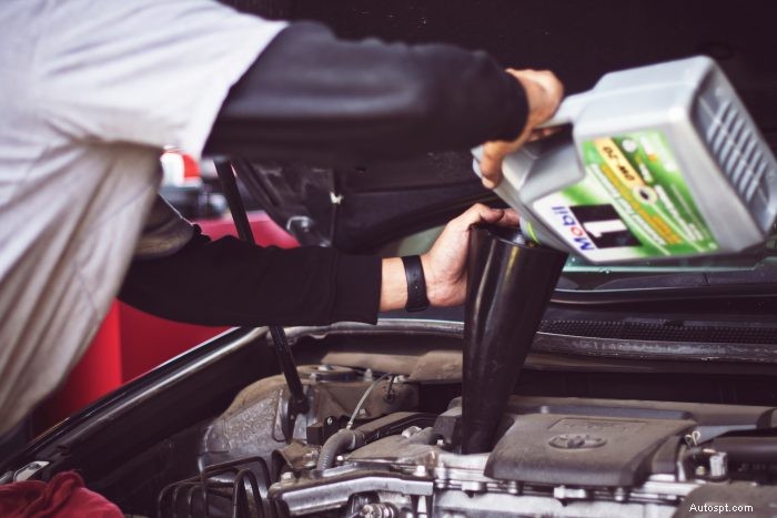 Mixing Car Engine Oil from Different Brands: What You Need to Know