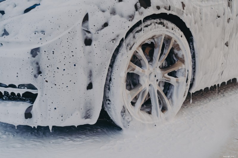 Snow Foam vs. Car Shampoo: Key Differences & How to Choose the Right One