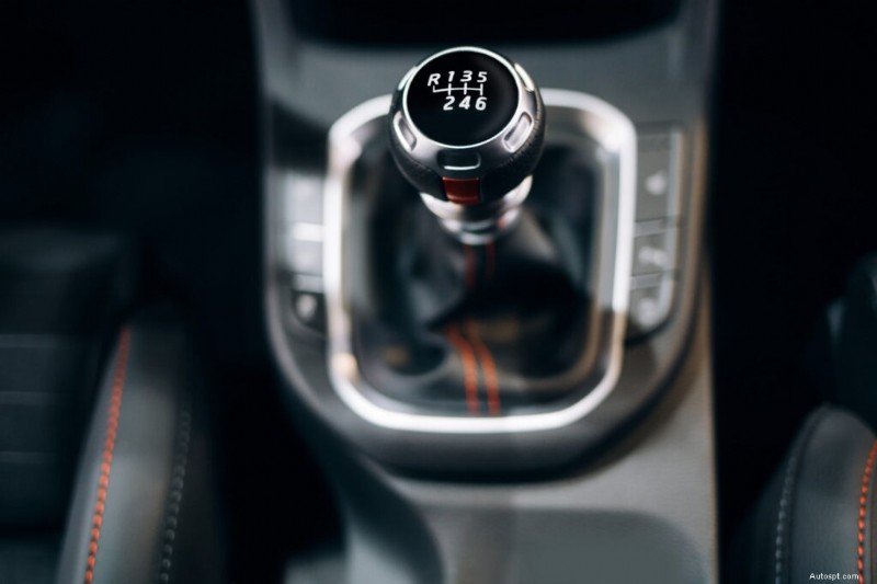 Comprehensive Guide to Upgrading Your Car Interior: Benefits, Drawbacks, and Modification Ideas