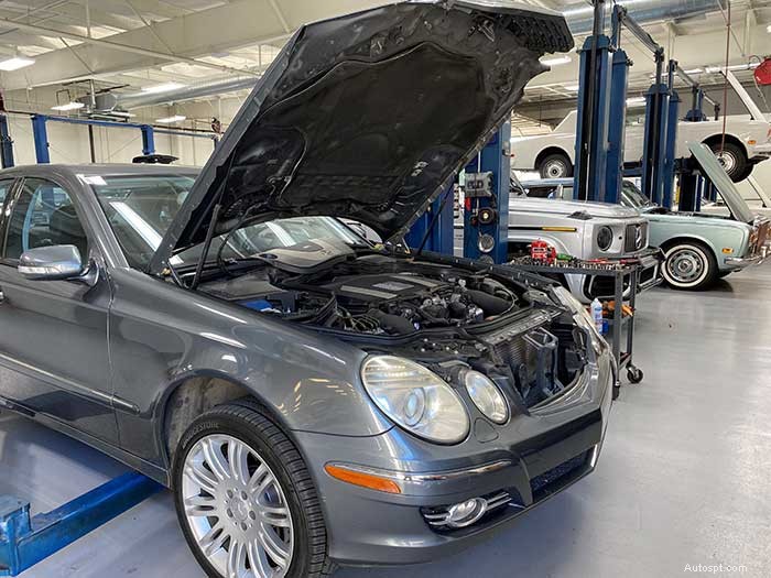 How to Safely Handle a Mercedes Engine Overheating