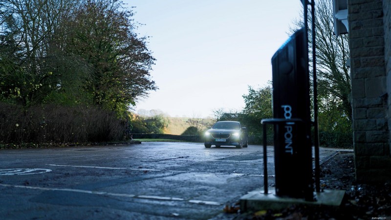 What Is Destination Charging? Power Your EV While You Explore