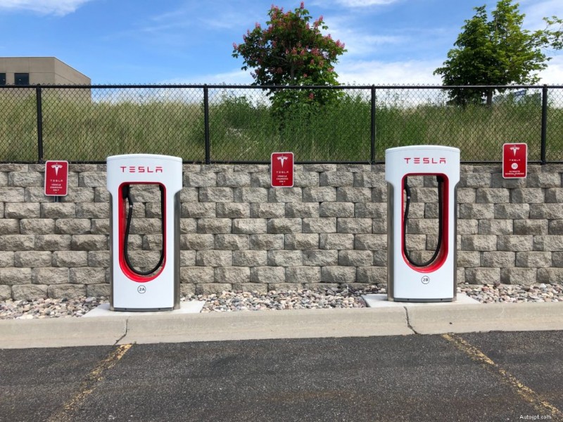 The Ultimate UK Guide to Electric Cars & Public Charging Networks