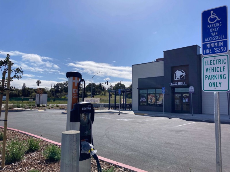 5 Essential Amenities for a Superior Public EV Charging Experience