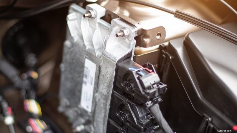 Why the Service Brake Assist Light Turns On—and How to Fix It