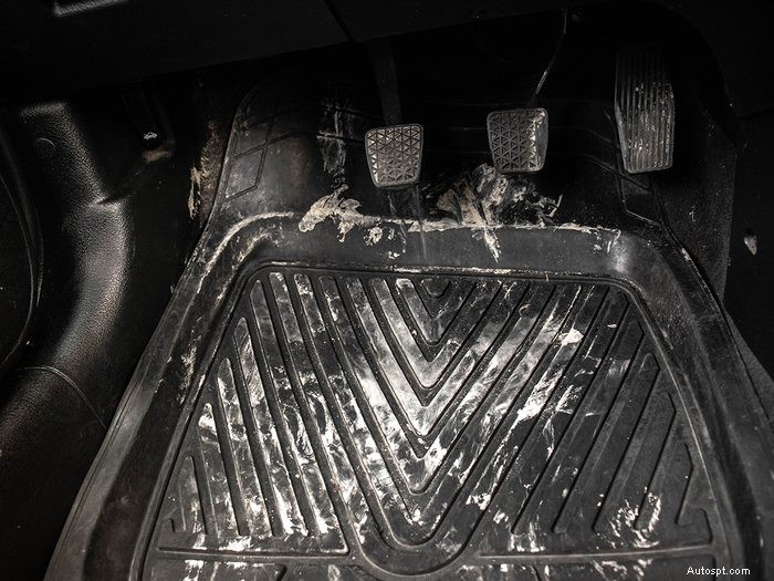 Effective Ways to Remove Salt Stains from Your Car Interior