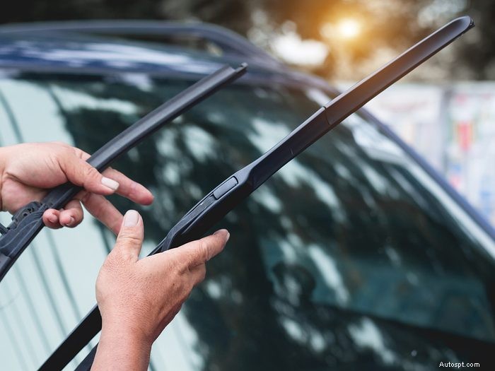 Eliminate Windshield Wiper Squeak: 4 Common Causes & Easy Fixes