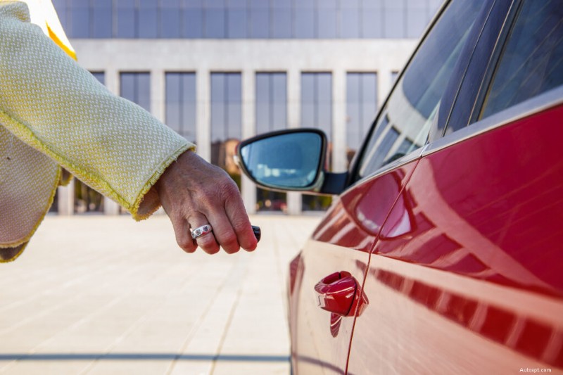Critical Car Alerts: 5 Must-Notice Warning Signs Every Owner Should Watch