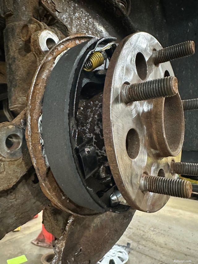 Understanding Parking Brake Shoes: How They Keep Your Vehicle Stationary