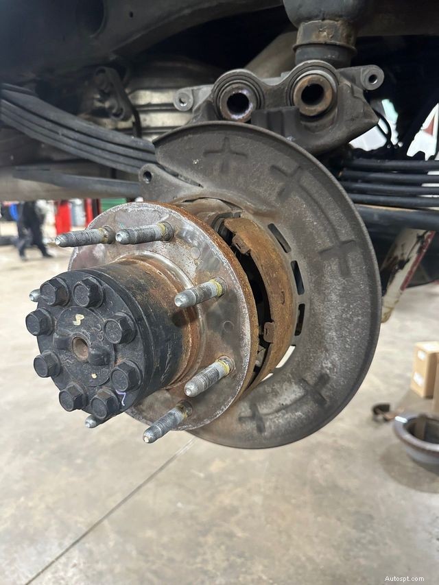 Understanding Parking Brake Shoes: How They Keep Your Vehicle Stationary